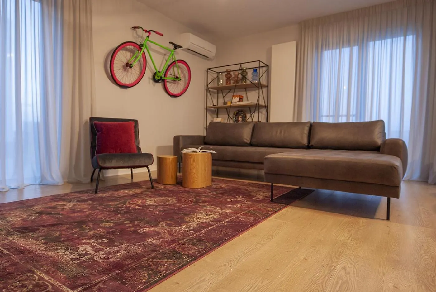 Apartment Shades Of Grey 124 - Cloud9 Residence - Pipera - Floreasca - Barbu Vacarescu Area Bucharest Romania